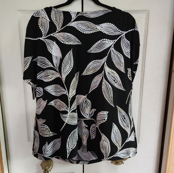 Lane Bryant Black and White Leaf Print Women's Top - Picture 7 of 10